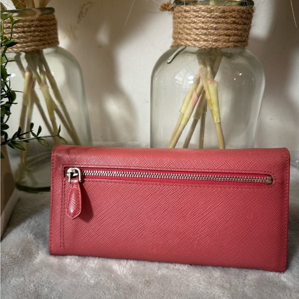 ✨🛍️ Pre-loved Prada Pink Saffiano Leather Wallet with COA. EUC. - Picture 2 of 15